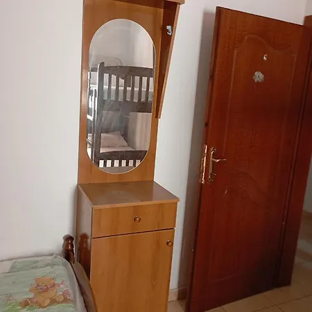 Blue Diamond Him Kolli Street Building No 4 * ティラナ