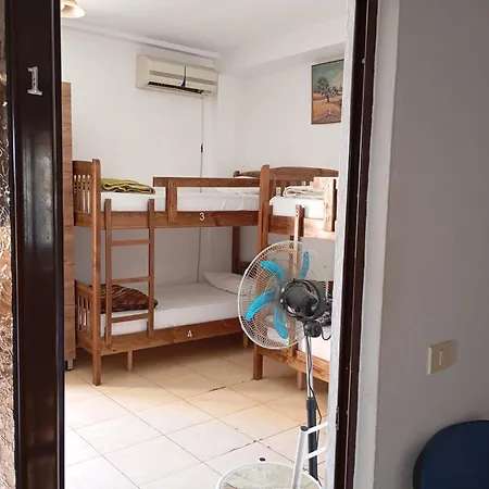 Blue Diamond Him Kolli Street Building No 4 * ティラナ